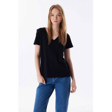 Tricou lejer cu decolteu in V