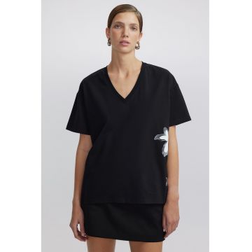Tricou lejer cu decolteu in V