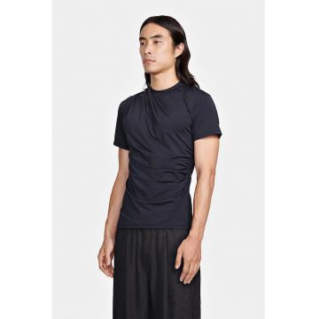 Tricou mulat pe corp