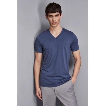 Tricou regular fit cu guler in V
