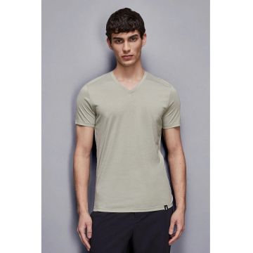 Tricou regular fit cu guler in V