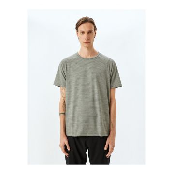 Tricou cu decolteu la baza gatului si maneci raglan