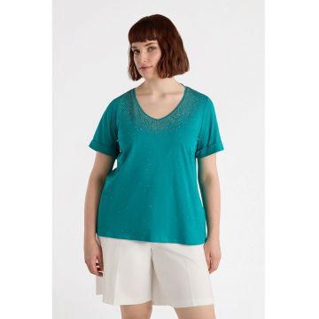 Tricou cu aplicatii din strasuri si decolteu in V