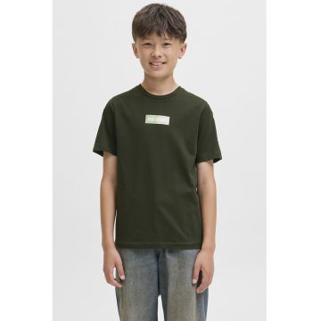 Tricou cu imprimeu logo discret si decolteu la baza gatului