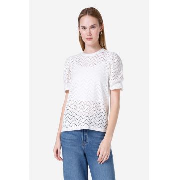 Tricou cu perforatii