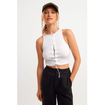 Top slim-fit striat cu detaliu decupat
