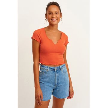 Tricou crop cu model uni Pevnewyak