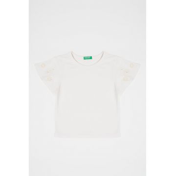 Tricou cu broderie florala