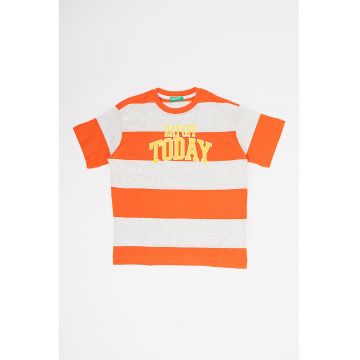 Tricou cu dungi si imprimeu text