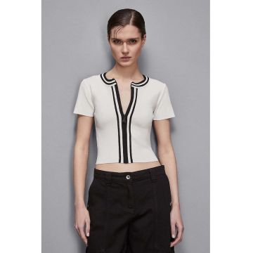 Tricou cu guler rotund si inchidere prin fermoar