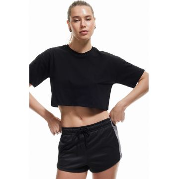 Tricou crop cu decolteu la baza gatului