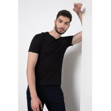 Tricou cu decolteu in V