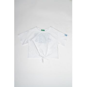 Tricou cu decolteu la baza gatului si broderie