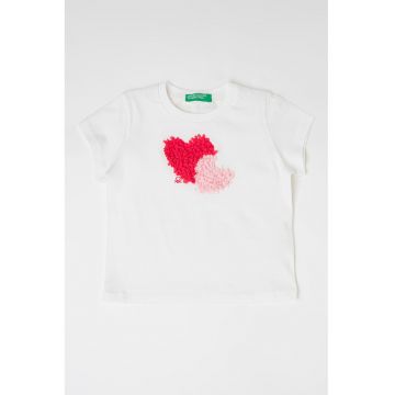 Tricou cu decolteu la baza gatului si detaliu texturat