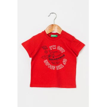 Tricou cu decolteu la baza gatului si imprimeu