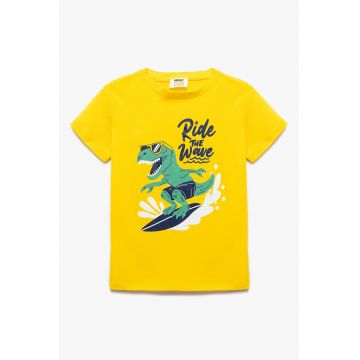 Tricou cu decolteu la baza gatului si imprimeu