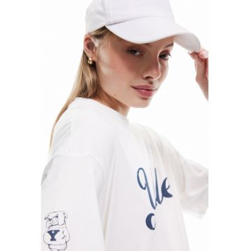 Tricou cu decolteu la baza gatului si imprimeu text