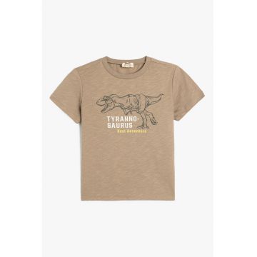 Tricou din bumbac cu decolteu la baza gatului si imprimeu grafic