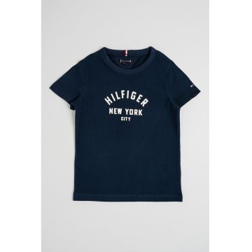 Tricou cu decolteu la baza gatului si imprimeu logo