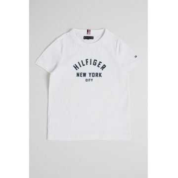 Tricou cu decolteu la baza gatului si imprimeu logo