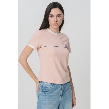 Tricou cu decolteu la baza gatului si imprimeu logo