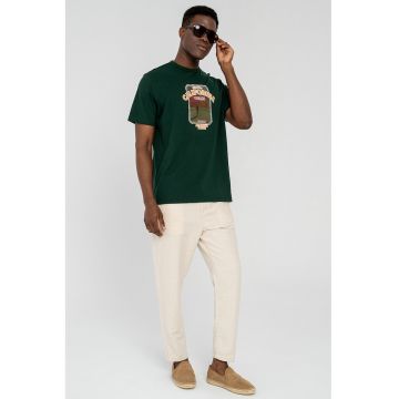 Tricou cu decolteu la baza gatului si imprimeu