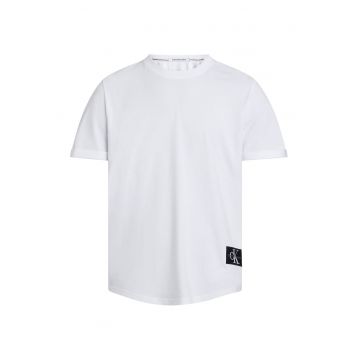 Tricou cu decolteu la baza gatului si logo aplicat