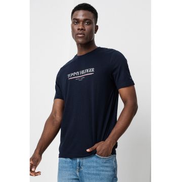 Tricou cu imprimeu logo si decolteu la baza gatului