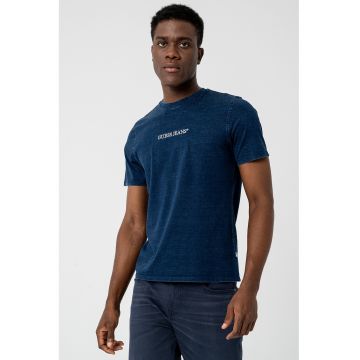 Tricou cu logo brodat