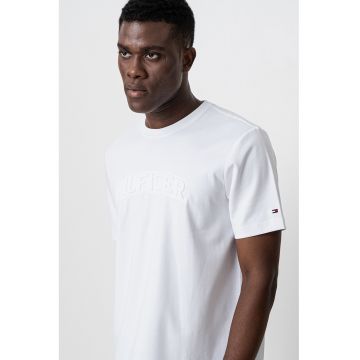 Tricou cu logo in relief