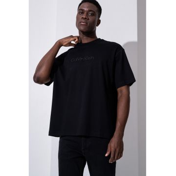 Tricou cu maneci cazute si decolteu la baza gatului