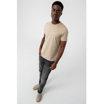 Tricou slim fit cu decolteu la baza gatului