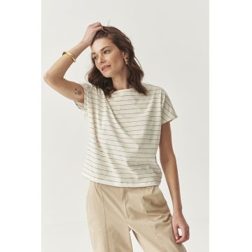 Tricou cu decolteu in V si model in dungi