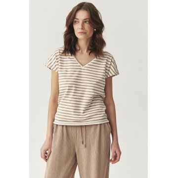 Tricou cu decolteu in V