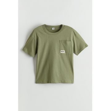 Tricou cu decolteu la baza gatului si buzunar pe piept