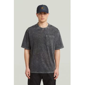 Tricou cu decolteu la baza gatului si buzunar pe piept