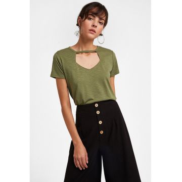 Tricou din amestec de lyocell cu decupaj frontal
