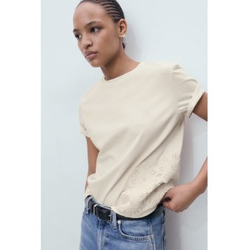 Tricou din bumbac cu broderie florala