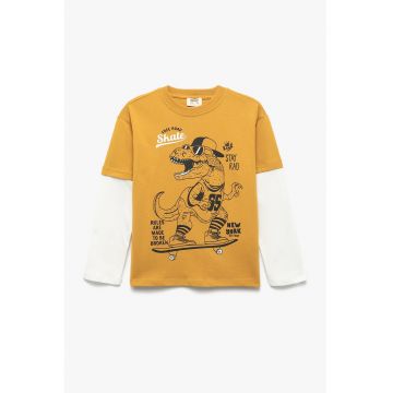 Bluza cu decolteu la baza gatului si imprimeu grafic