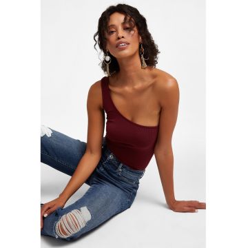 Top crop cu decolteu pe un umar