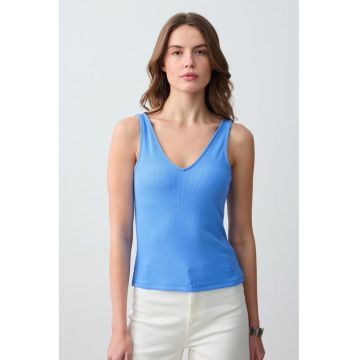 Top slim fit cu decolteu in V