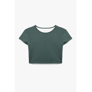 Tricou crop cu decolteu la baza gatului