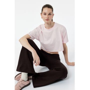 Tricou crop cu decolteu la baza gatului