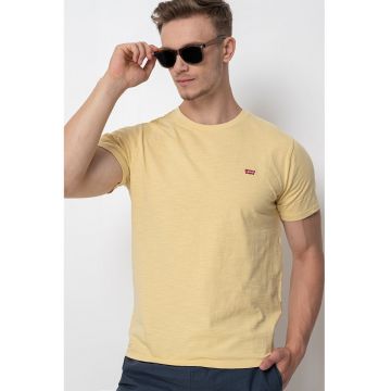 Tricou cu decolteu la baza gatului