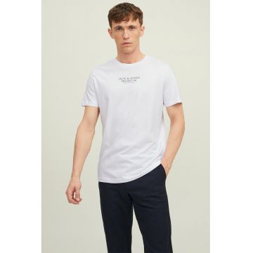 Tricou cu decolteu la baza gatului