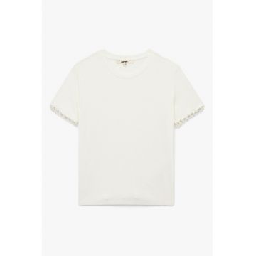 Tricou cu decolteu la baza gatului si aplicatii de margele