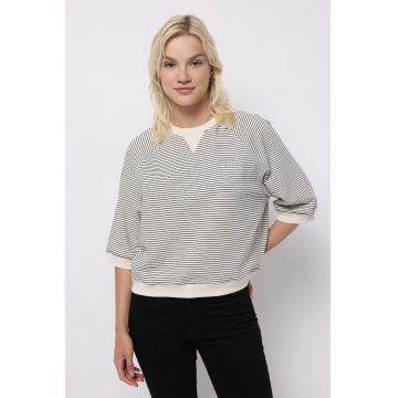 Tricou cu decolteu la baza gatului si maneci cazute