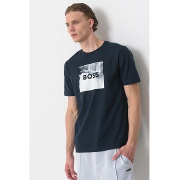 Tricou cu imprimeu logo si decolteu la baza gatului