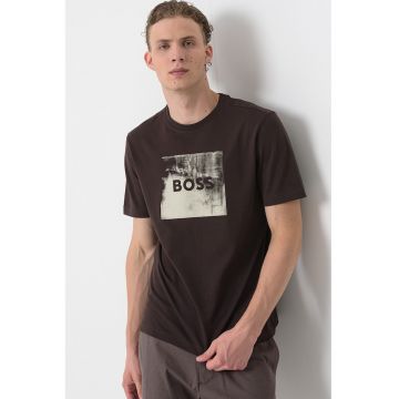 Tricou cu imprimeu logo si decolteu la baza gatului