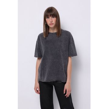 Tricou de bumac cu decolteu la baza gatului